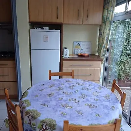 Rez De Jardin Pinède Proximité Quartier Naturiste Appartement